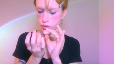 Snapshot of thedollxxxperience chatting on 11-22-25, 03:44 Yolanda online show from 11-22-25, 03:44