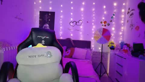 Snapshot of thefarmergirl chatting on 09-09-25, 03:28 TheFarmergirl online show from 09-09-25, 03:28