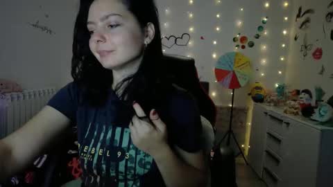 Snapshot of thefarmergirl chatting on 10-10-25, 05:12 TheFarmergirl online show from 10-10-25, 05:12