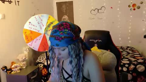 Snapshot of thefarmergirl chatting on 10-22-25, 05:08 TheFarmergirl online show from 10-22-25, 05:08