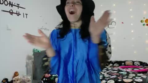 Snapshot of thefarmergirl chatting on 10-31-25, 05:25 TheFarmergirl online show from 10-31-25, 05:25