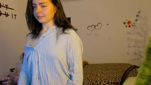 Snapshot of thefarmergirl chatting on 11-17-25, 05:13 TheFarmergirl online show from 11-17-25, 05:13