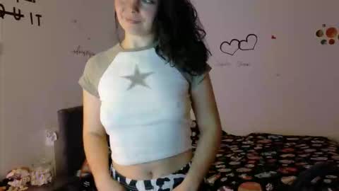 Snapshot of thefarmergirl chatting on 11-22-25, 06:29 TheFarmergirl online show from 11-22-25, 06:29