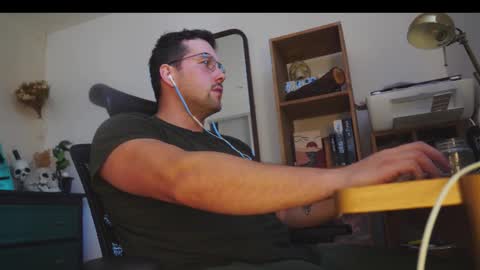 Snapshot of thefrenchie_1 chatting on 11-15-25, 11:40 thefrenchie_1 online show from 11-15-25, 11:40