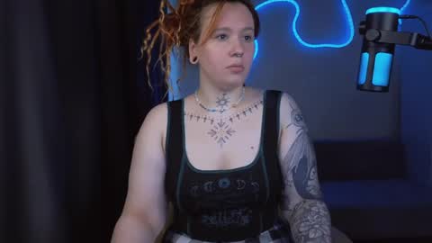 Snapshot of thefullredmoon chatting on 05-11-26, 10:54 Moon online show from 05-11-26, 10:54