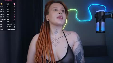 Snapshot of thefullredmoon chatting on 05-12-26, 02:41 Moon online show from 05-12-26, 02:41