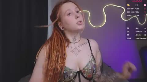 Snapshot of thefullredmoon chatting on 07-15-26, 10:20 Moon online show from 07-15-26, 10:20