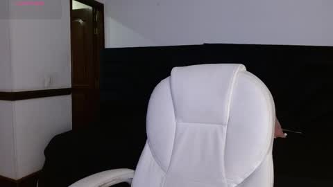 Snapshot of thegodmother_gh chatting on 05-14-26, 04:08 Peyton online show from 05-14-26, 04:08