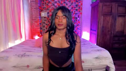 Snapshot of thegoldenbitch chatting on 11-24-25, 11:54 Goldie online show from 11-24-25, 11:54