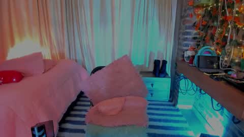 Snapshot of thegoldenbitch chatting on 01-31-26, 07:11 Goldie online show from 01-31-26, 07:11