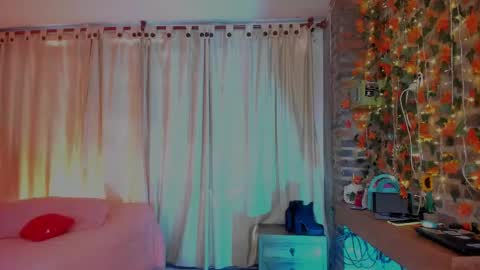 Snapshot of thegoldenbitch chatting on 02-04-26, 04:24 Goldie online show from 02-04-26, 04:24