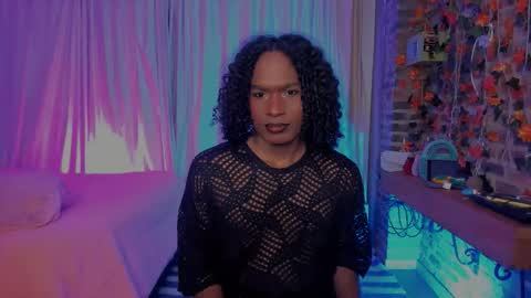 Snapshot of thegoldenbitch chatting on 02-11-26, 09:03 Goldie online show from 02-11-26, 09:03