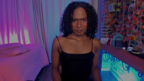 Snapshot of thegoldenbitch chatting on 02-12-26, 10:10 Goldie online show from 02-12-26, 10:10