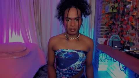 Snapshot of thegoldenbitch chatting on 02-13-26, 10:33 Goldie online show from 02-13-26, 10:33