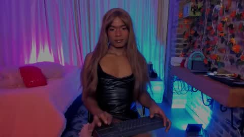 Snapshot of thegoldenbitch chatting on 02-14-26, 09:17 Goldie online show from 02-14-26, 09:17