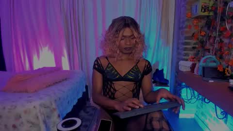 Snapshot of thegoldenbitch chatting on 02-20-26, 11:32 Goldie online show from 02-20-26, 11:32