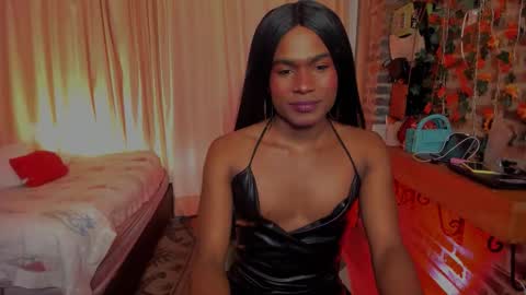 Snapshot of thegoldenbitch chatting on 03-06-26, 11:17 Goldie online show from 03-06-26, 11:17