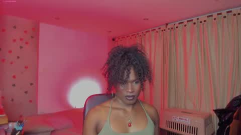 Snapshot of thegoldenbitch chatting on 07-07-26, 12:57 Goldie online show from 07-07-26, 12:57
