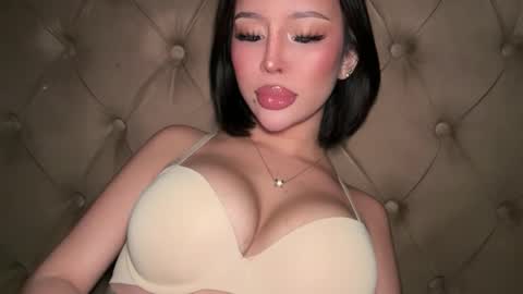 Elle  dont forget to folloW me and thumbs up online show from 03-24-26, 02:16