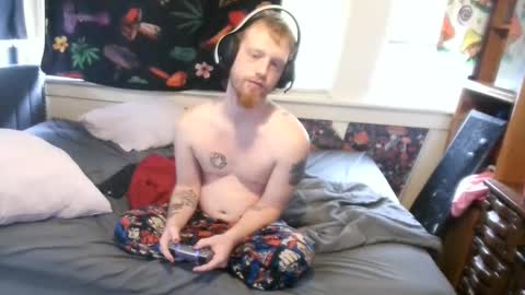 Snapshot of thehotfoxdd chatting on 09-17-25, 04:41 fuzzyfox online show from 09-17-25, 04:41