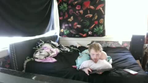 Snapshot of thehotfoxdd chatting on 09-25-25, 04:00 fuzzyfox online show from 09-25-25, 04:00