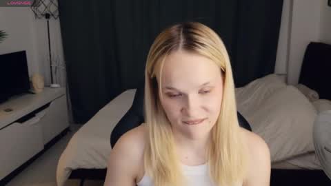 Lily online show from 05-30-26, 07:00
