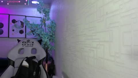 Theia  online show from 01-14-26, 12:33