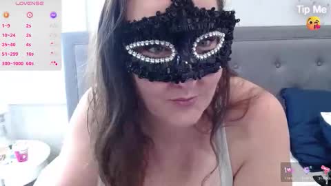 Snapshot of thelipsdown chatting on 12-17-25, 02:01 Lacey online show from 12-17-25, 02:01