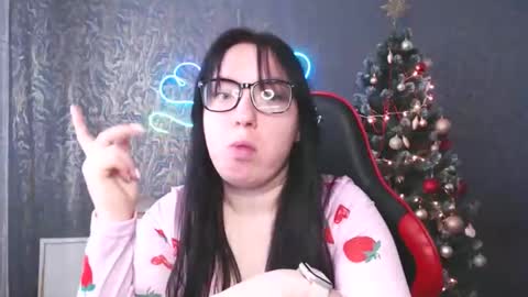 Snapshot of thelisasquirt chatting on 12-22-25, 10:34 Lisa online show from 12-22-25, 10:34