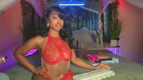 Snapshot of thelovelybrown chatting on 11-22-25, 03:05 thelovelybrown online show from 11-22-25, 03:05