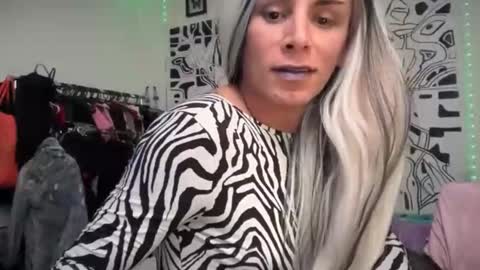 Lucy Lucy online show from 01-18-26, 10:13