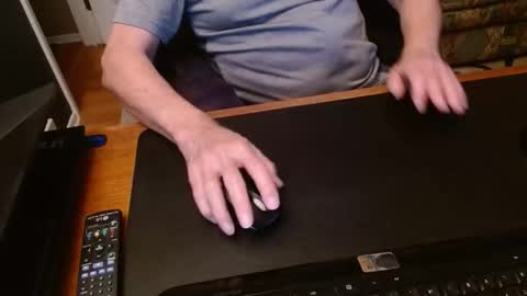 Snapshot of thembones chatting on 11-05-25, 10:43 thembones online show from 11-05-25, 10:43