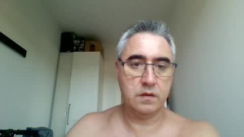 Snapshot of themohican chatting on 06-12-26, 10:47 Themohican online show from 06-12-26, 10:47