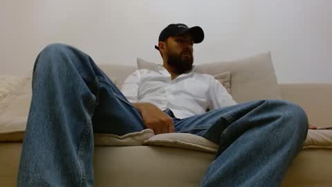 Snapshot of themonarchgoat chatting on 12-17-25, 04:24 TheMonarchGoat online show from 12-17-25, 04:24