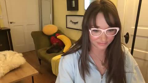 Snapshot of themrsnelson chatting on 03-17-26, 01:58 Cach Nelson online show from 03-17-26, 01:58