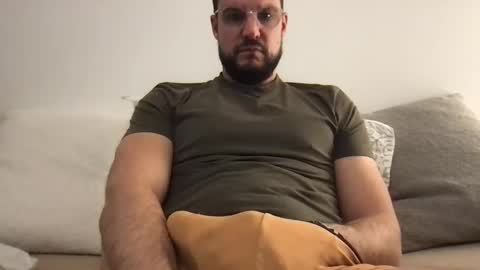 Snapshot of thenudeworldrover chatting on 03-26-26, 09:31 thenudeworldrover online show from 03-26-26, 09:31