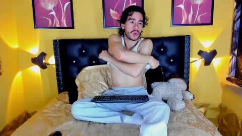 theo_riviera online show from 05-20-26, 01:39