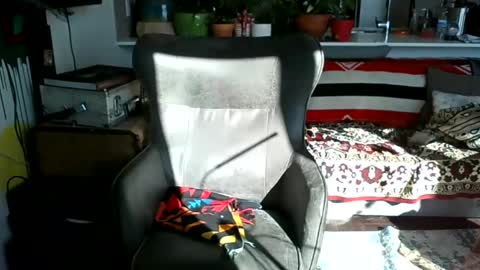 Snapshot of theoutfitter chatting on 02-11-25, 07:48 MISTERPOWERS online show from 02-11-25, 07:48