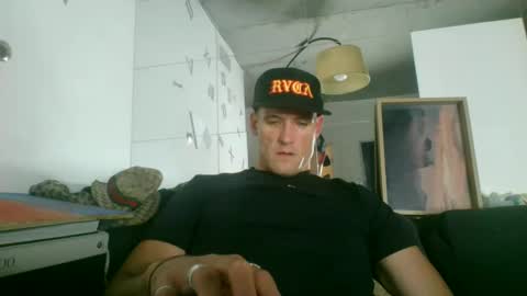 Snapshot of theoutfitter chatting on 10-02-25, 02:18 MISTERPOWERS online show from 10-02-25, 02:18