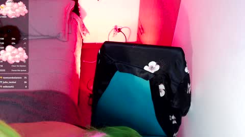 Snapshot of theprojectsara1 chatting on 01-10-25, 01:42 Sara online show from 01-10-25, 01:42