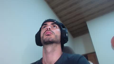 Snapshot of therazhanen chatting on 01-10-26, 02:46 Santiago Enrique online show from 01-10-26, 02:46