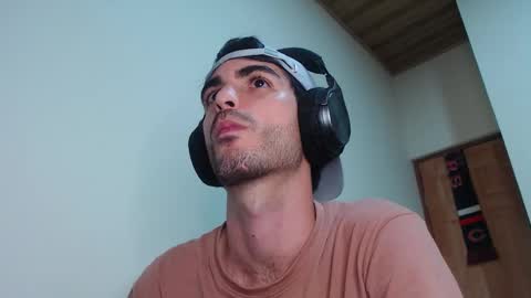 Snapshot of therazhanen chatting on 01-12-26, 04:50 Santiago Enrique online show from 01-12-26, 04:50