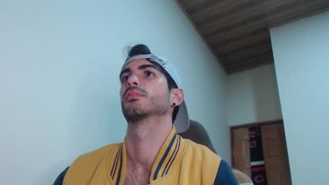 Snapshot of therazhanen chatting on 01-15-26, 04:28 Santiago Enrique online show from 01-15-26, 04:28