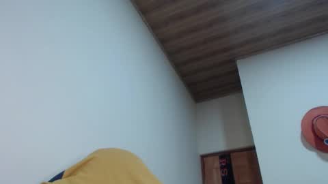 Snapshot of therazhanen chatting on 01-17-26, 06:07 Santiago Enrique online show from 01-17-26, 06:07