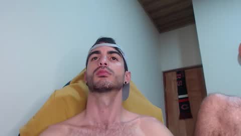 Snapshot of therazhanen chatting on 01-18-26, 05:22 Santiago Enrique online show from 01-18-26, 05:22