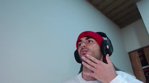 Snapshot of therazhanen chatting on 02-12-26, 04:40 Santiago Enrique online show from 02-12-26, 04:40