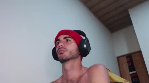 Snapshot of therazhanen chatting on 02-27-26, 06:13 Santiago Enrique online show from 02-27-26, 06:13