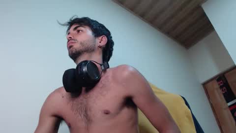 Snapshot of therazhanen chatting on 03-02-26, 05:52 Santiago Enrique online show from 03-02-26, 05:52