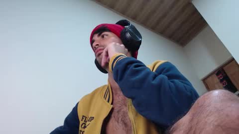 Snapshot of therazhanen chatting on 03-03-26, 06:30 Santiago Enrique online show from 03-03-26, 06:30