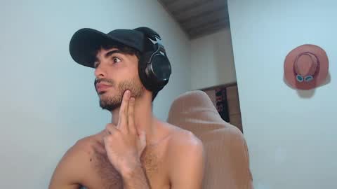 Santiago Enrique online show from 05-03-26, 04:18